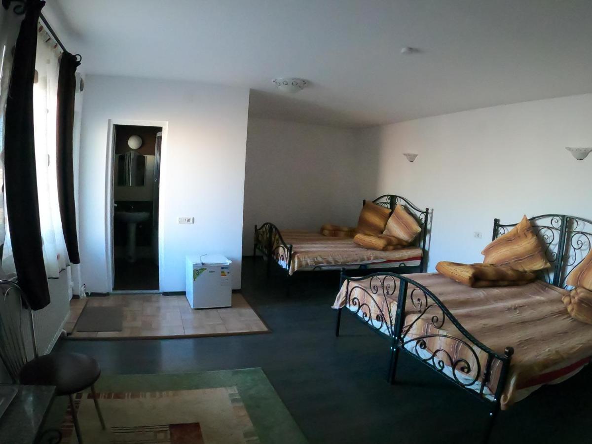 Motel Aris Meridian Piatra Neamt Exterior photo