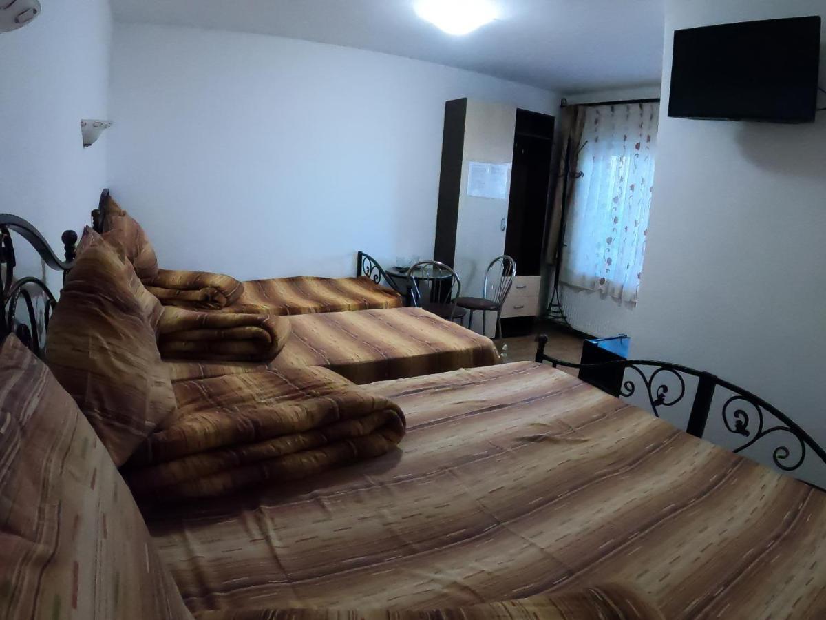 Motel Aris Meridian Piatra Neamt Exterior photo