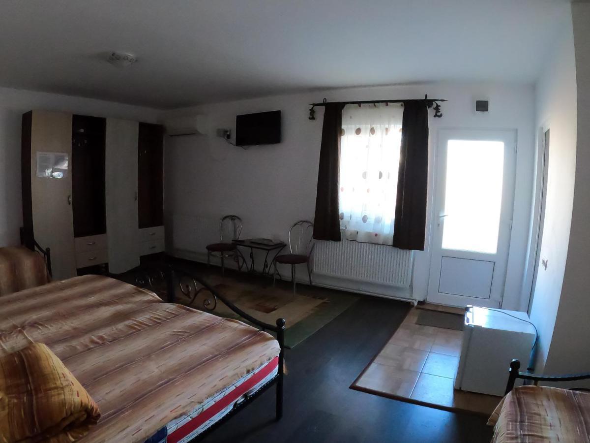 Motel Aris Meridian Piatra Neamt Exterior photo