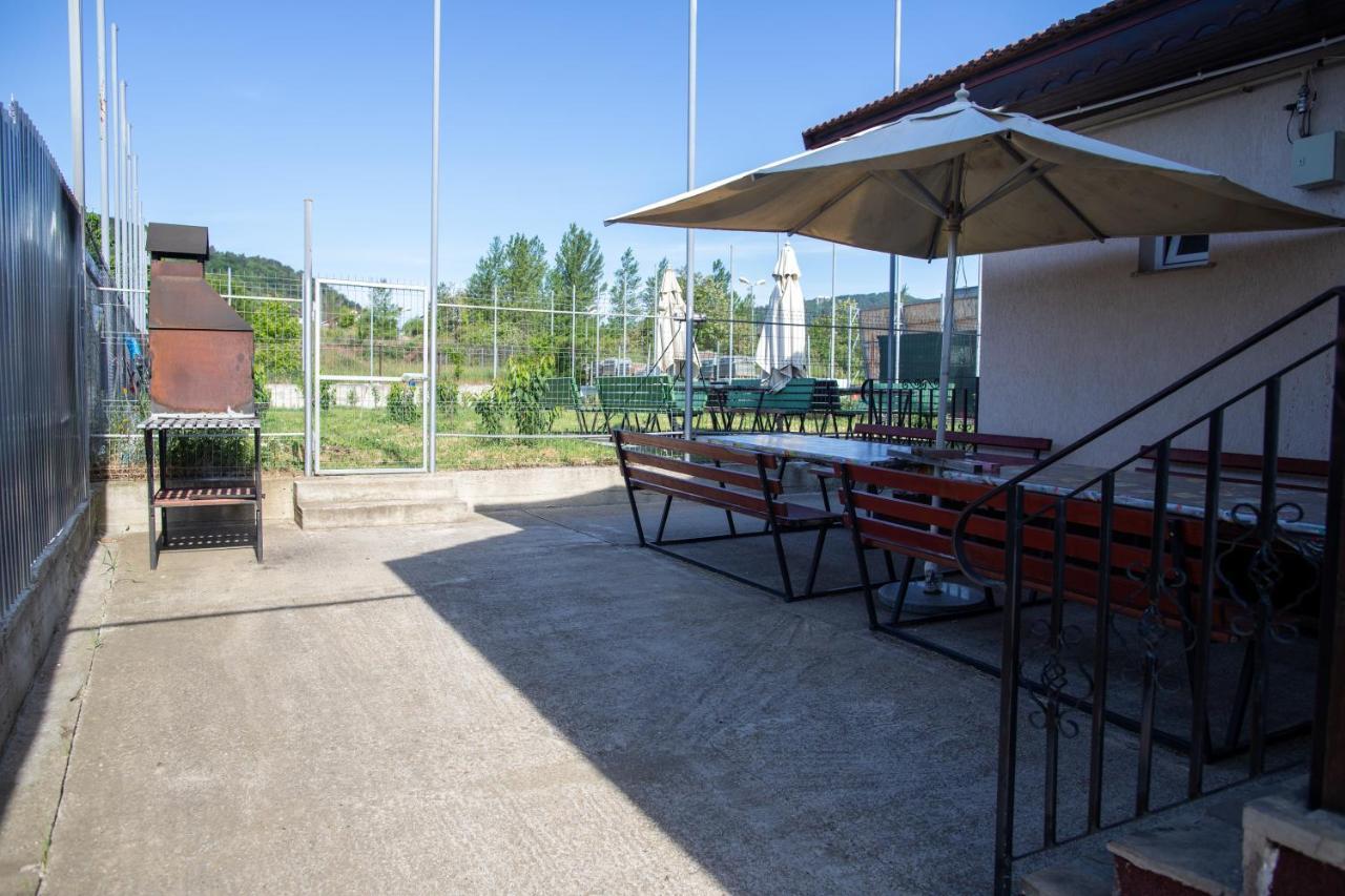 Motel Aris Meridian Piatra Neamt Exterior photo