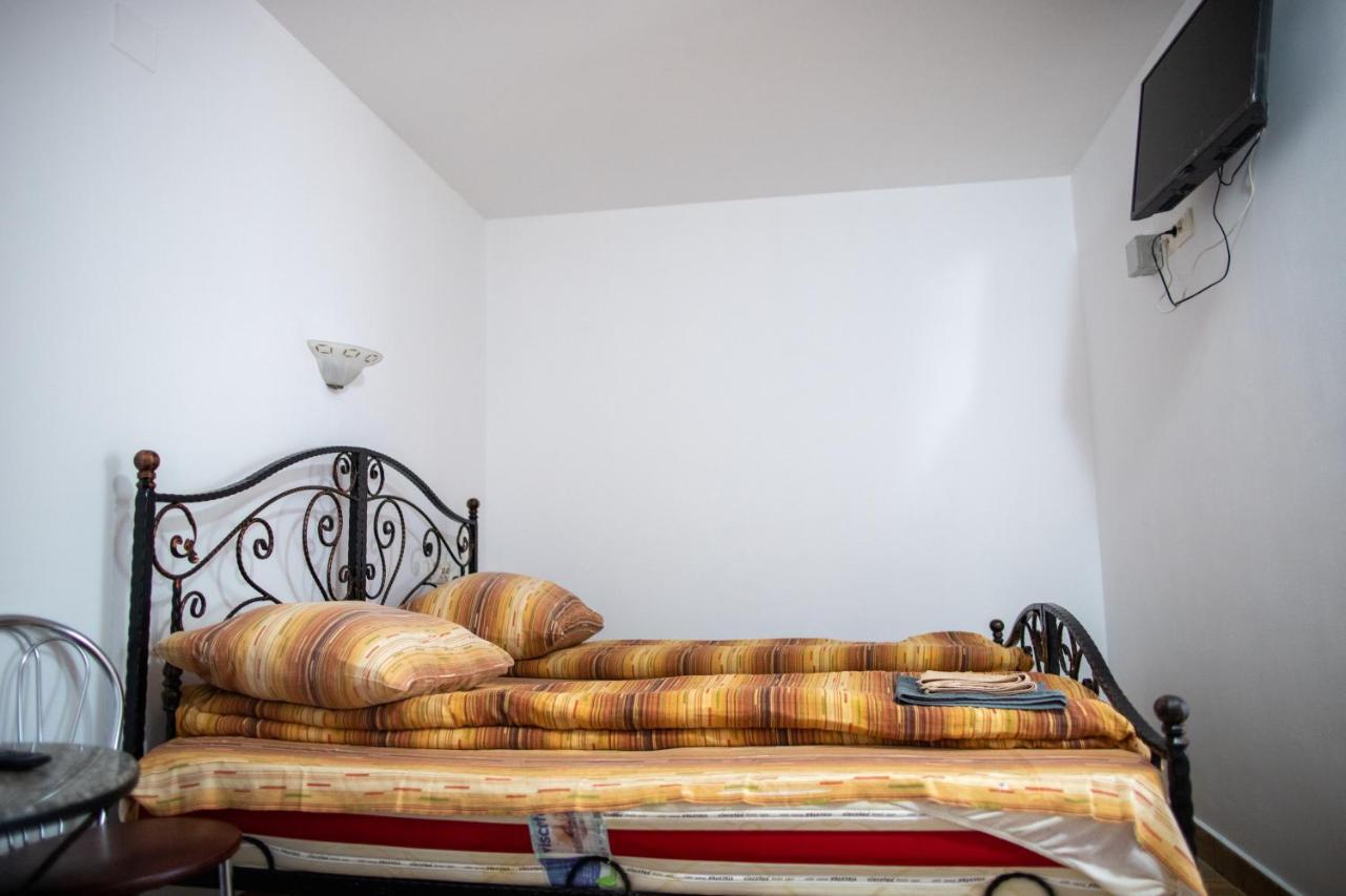 Motel Aris Meridian Piatra Neamt Exterior photo