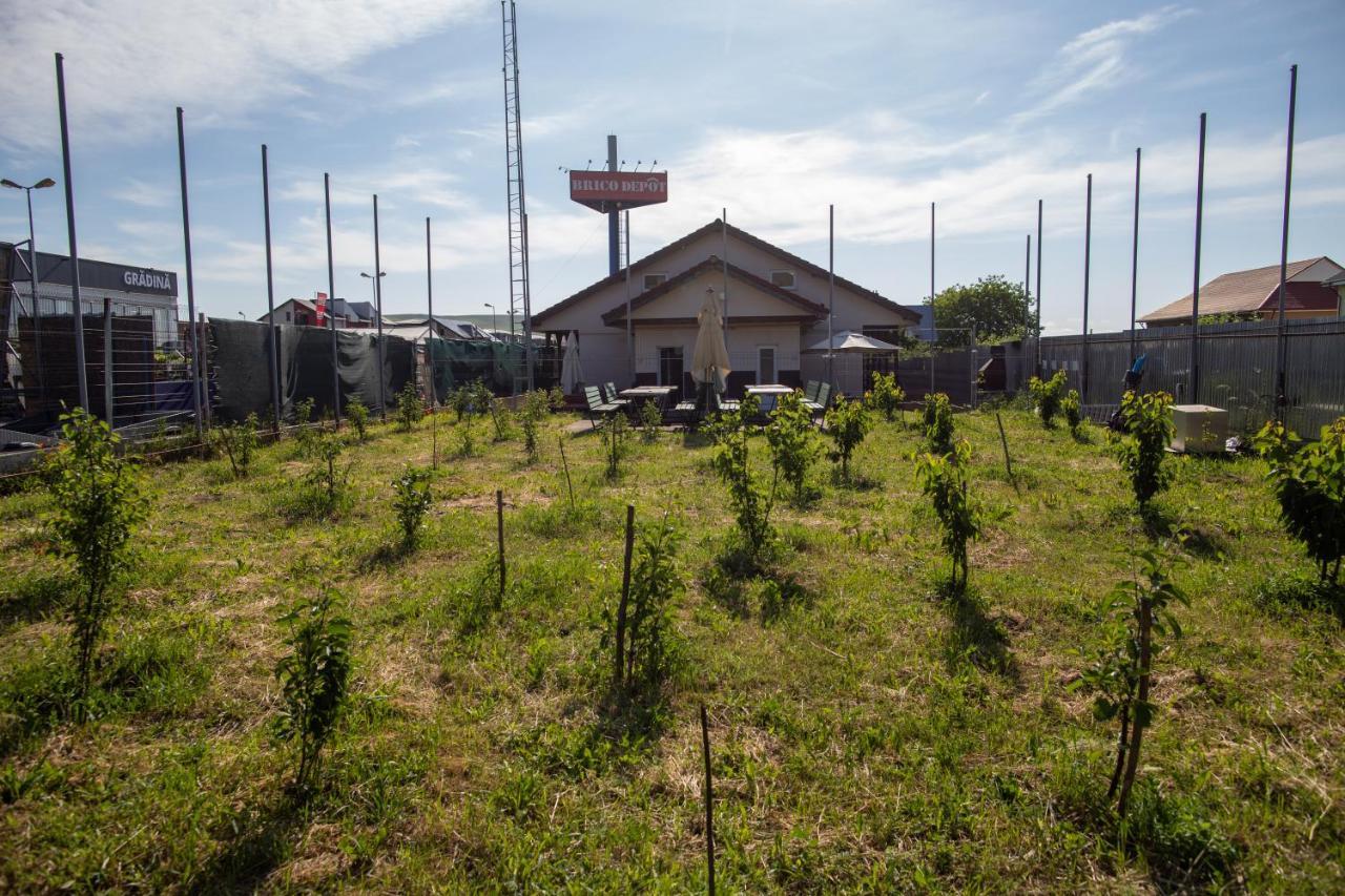 Motel Aris Meridian Piatra Neamt Exterior photo