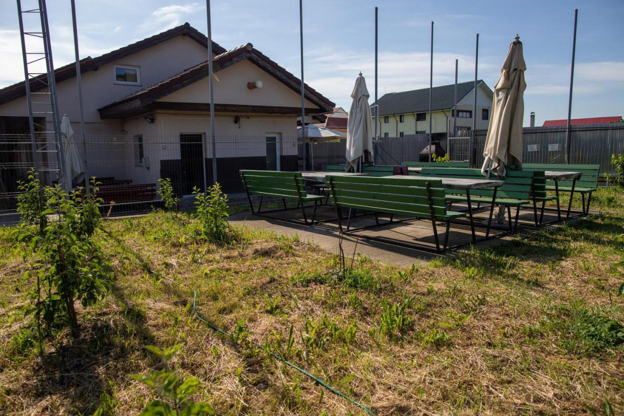 Motel Aris Meridian Piatra Neamt Exterior photo