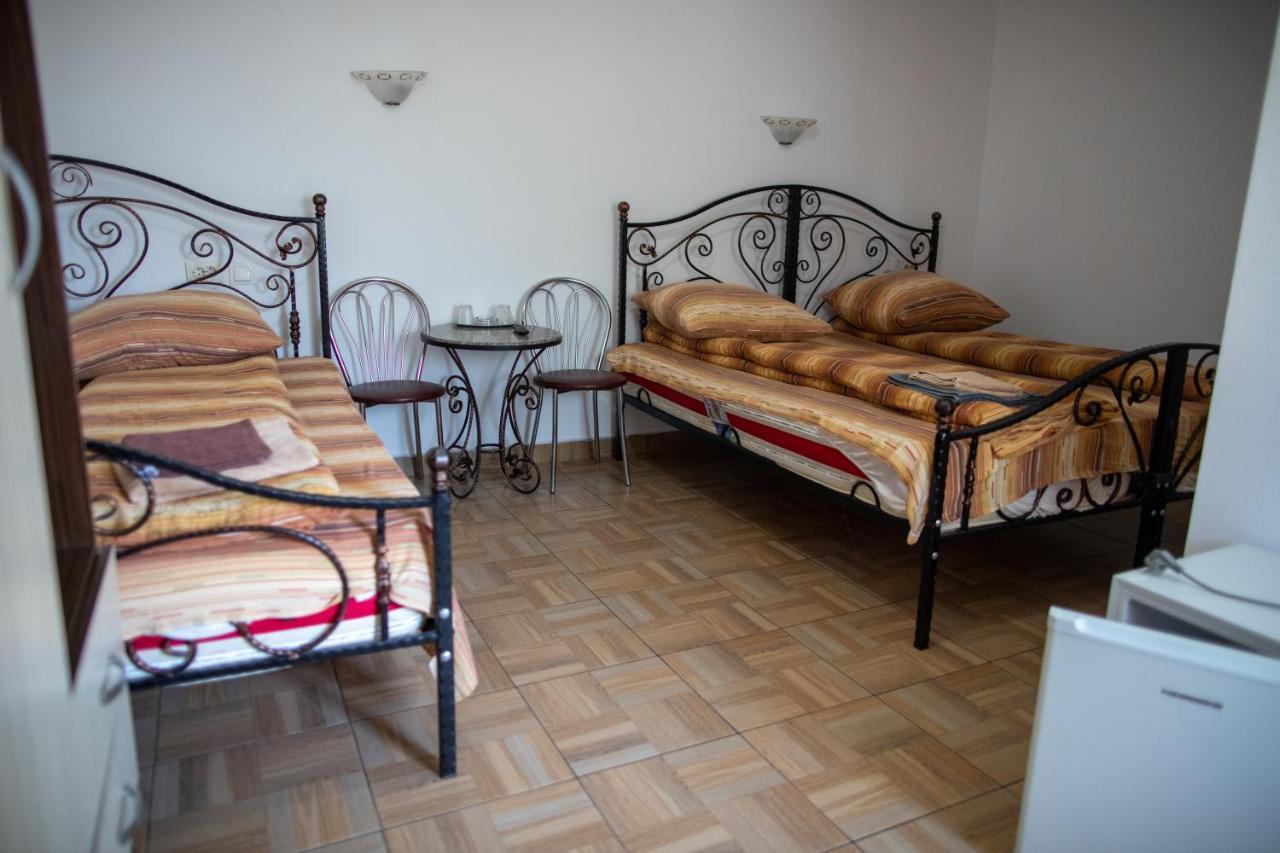 Motel Aris Meridian Piatra Neamt Exterior photo