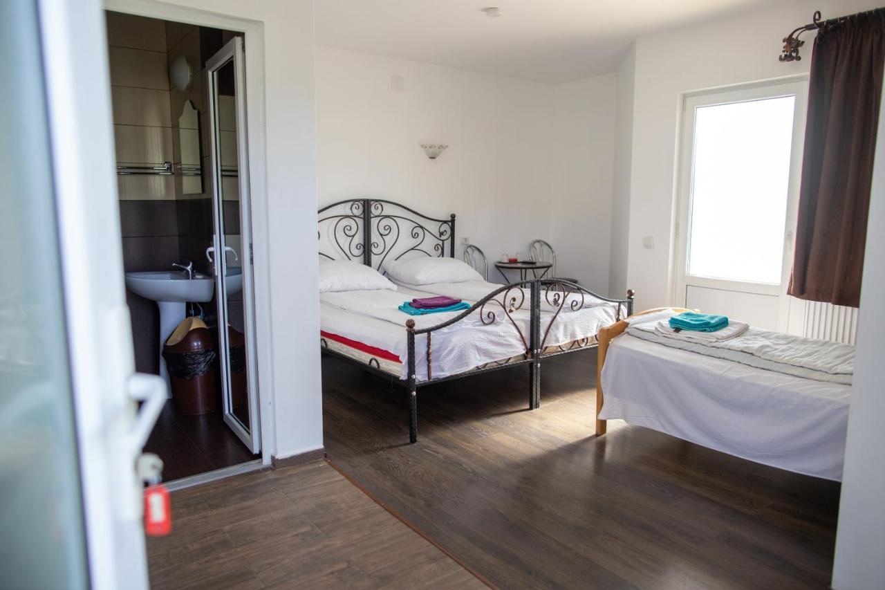 Motel Aris Meridian Piatra Neamt Exterior photo