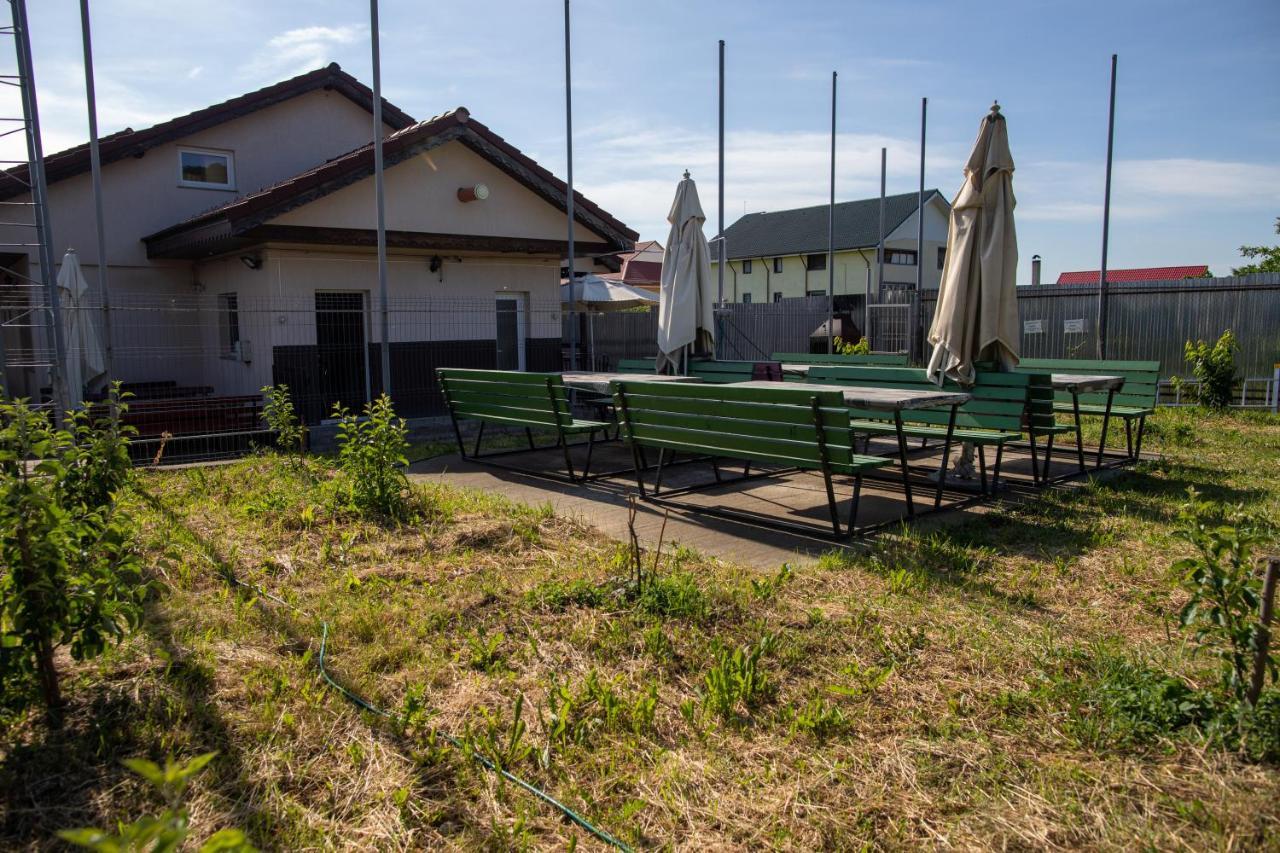 Motel Aris Meridian Piatra Neamt Exterior photo
