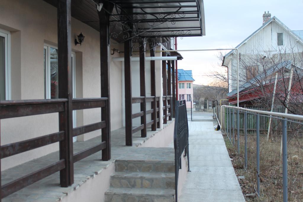 Motel Aris Meridian Piatra Neamt Exterior photo