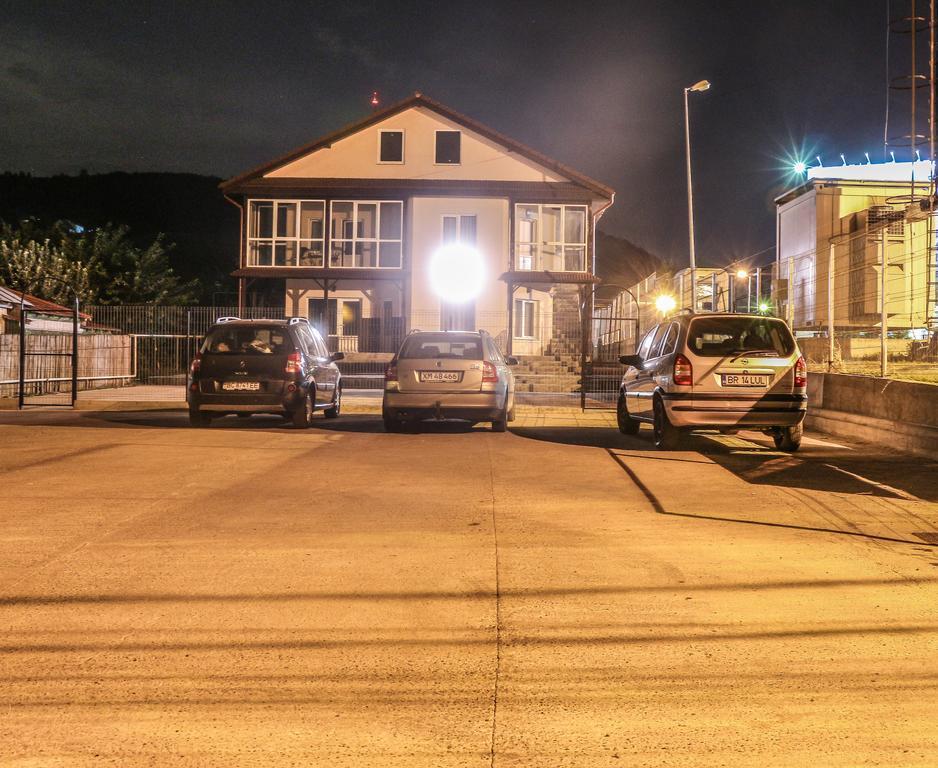 Motel Aris Meridian Piatra Neamt Exterior photo