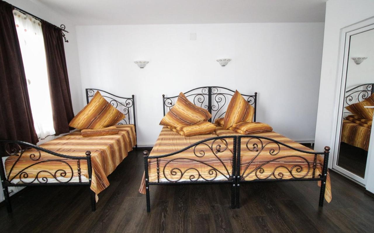 Motel Aris Meridian Piatra Neamt Exterior photo