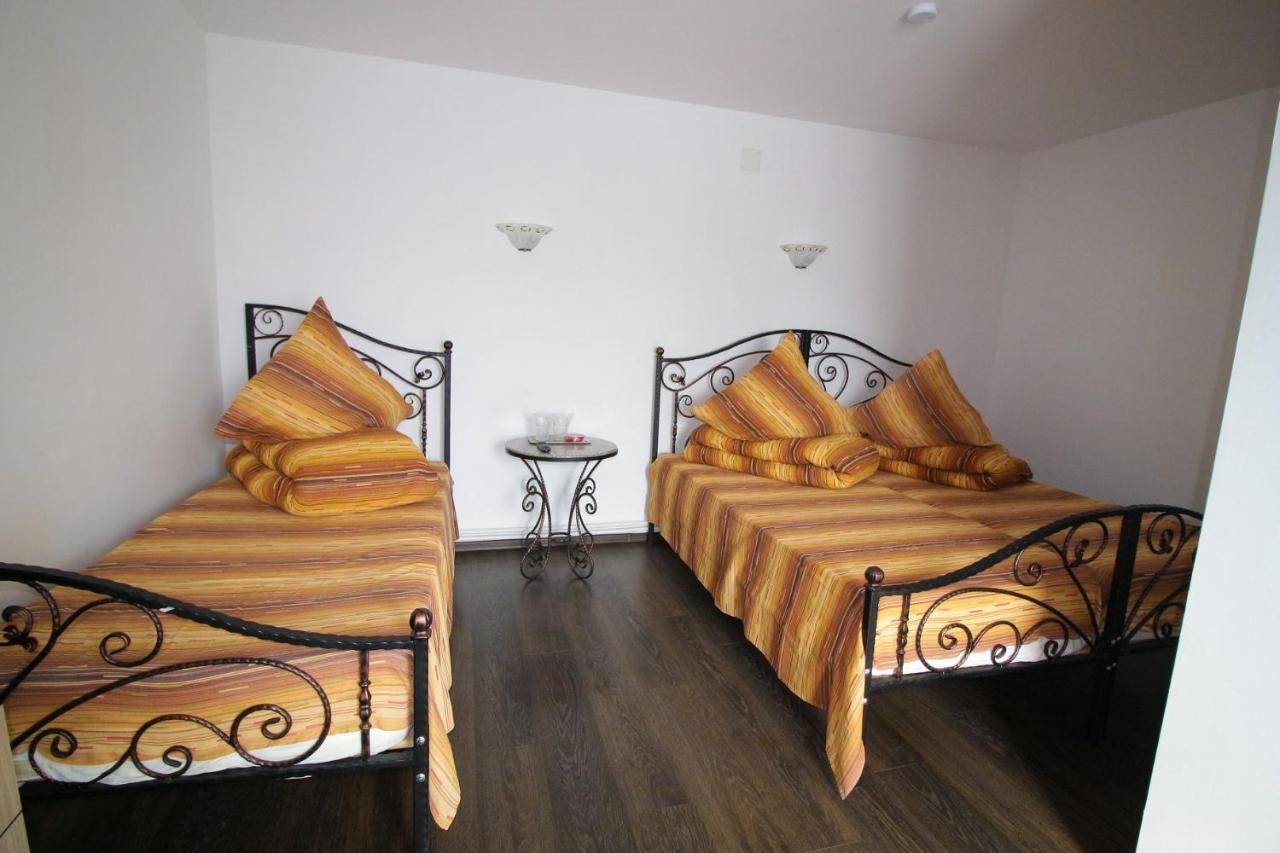 Motel Aris Meridian Piatra Neamt Exterior photo