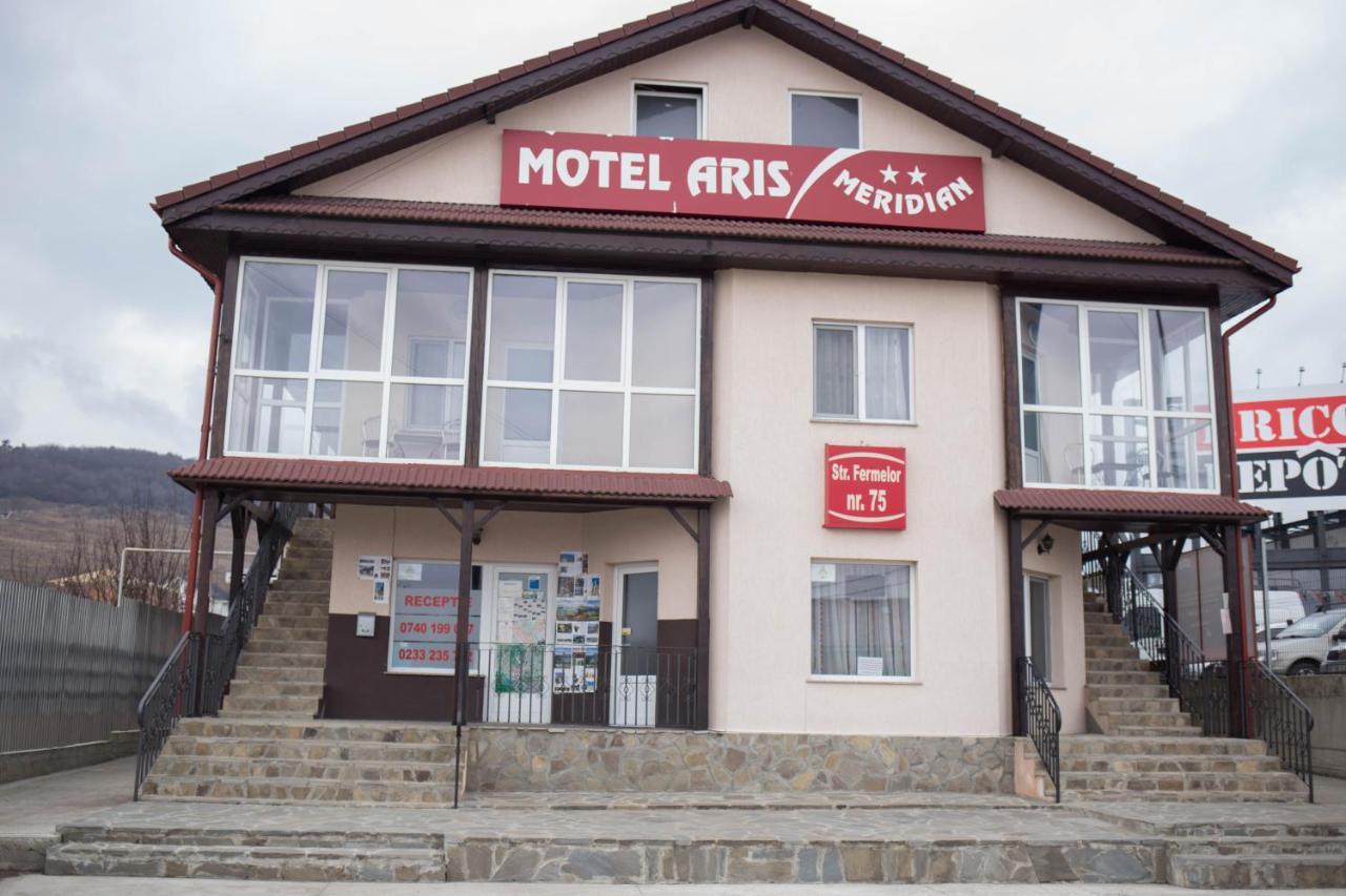 Motel Aris Meridian Piatra Neamt Exterior photo